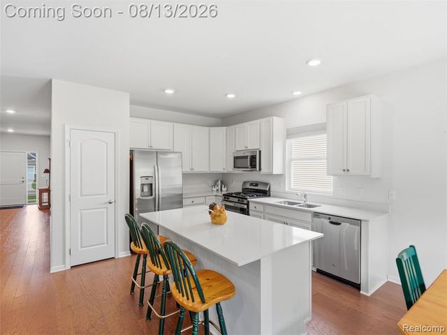 121 Coppice Way, White Lake, MI 48386