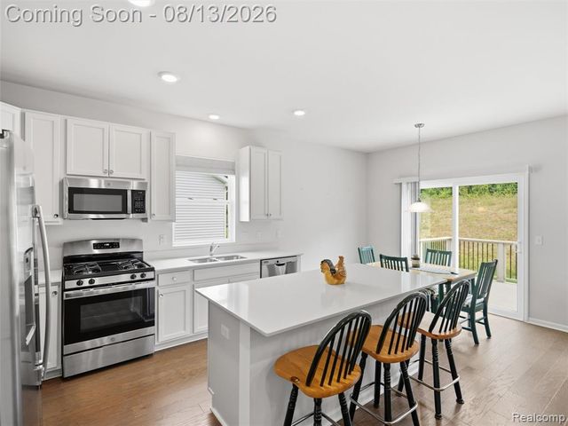 121 Coppice Way, White Lake, MI 48386