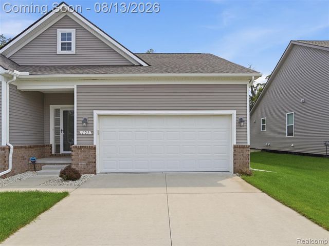 121 Coppice Way, White Lake, MI 48386