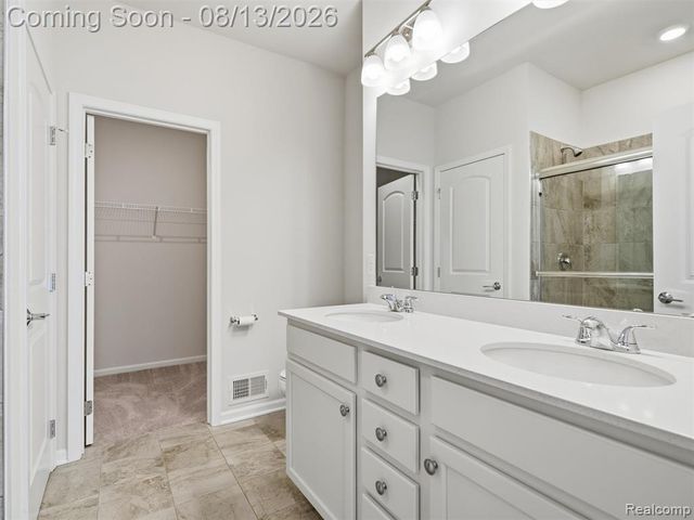 121 Coppice Way, White Lake, MI 48386