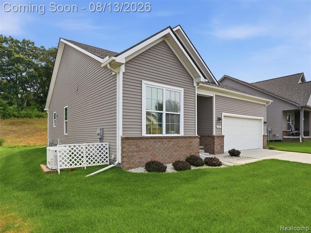 121 Coppice Way, White Lake, MI 48386