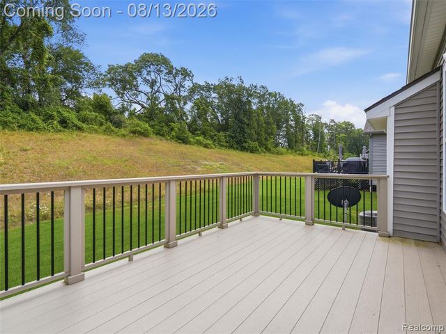 121 Coppice Way, White Lake, MI 48386