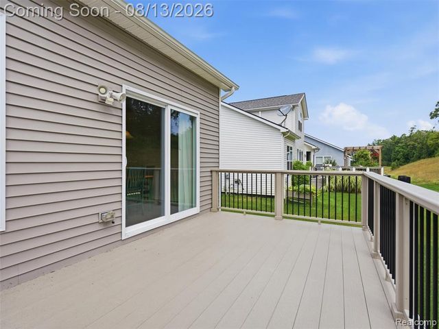 121 Coppice Way, White Lake, MI 48386