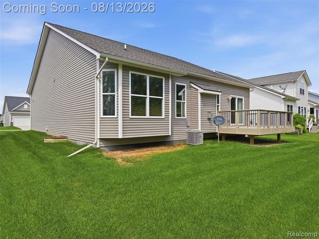 121 Coppice Way, White Lake, MI 48386