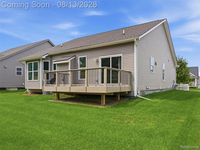 121 Coppice Way, White Lake, MI 48386