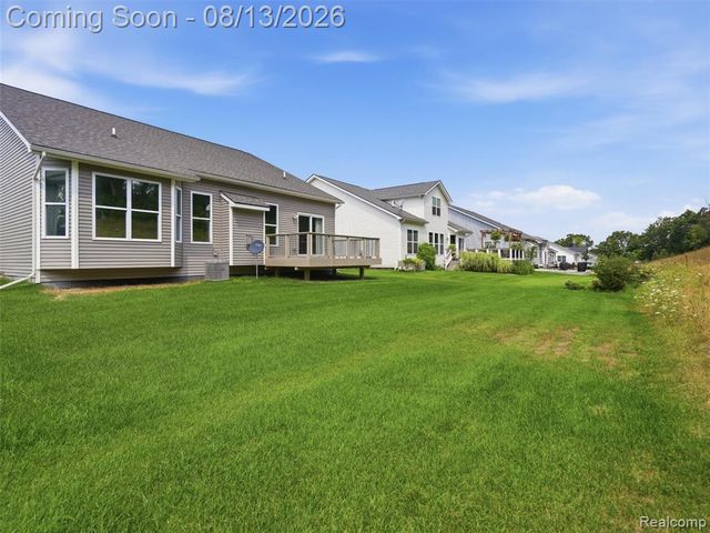 121 Coppice Way, White Lake, MI 48386