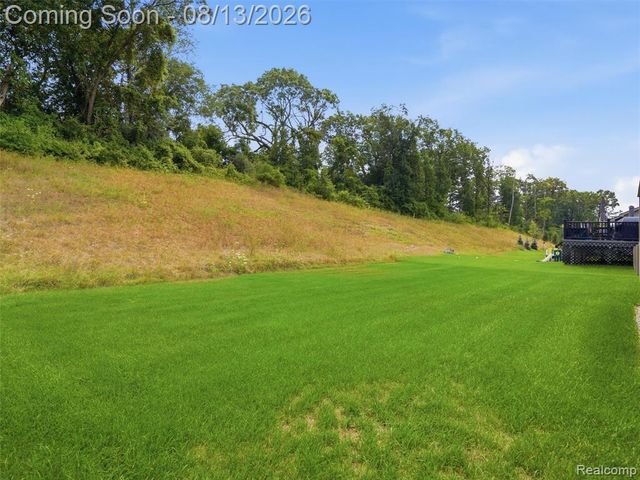 121 Coppice Way, White Lake, MI 48386