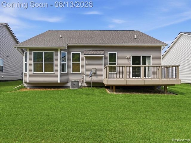 121 Coppice Way, White Lake, MI 48386