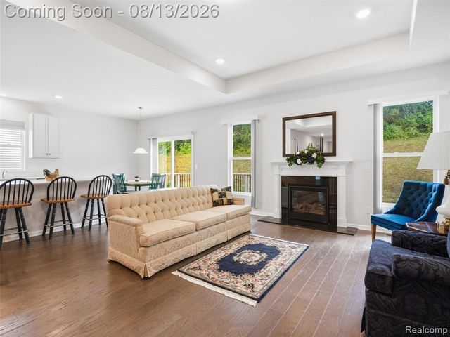 121 Coppice Way, White Lake, MI 48386