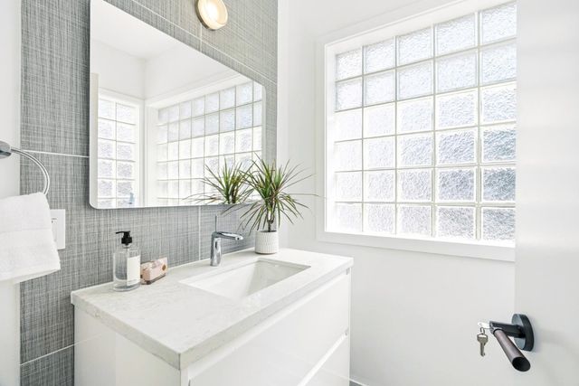 2912 Hillside Drive, Burlingame, CA 94010