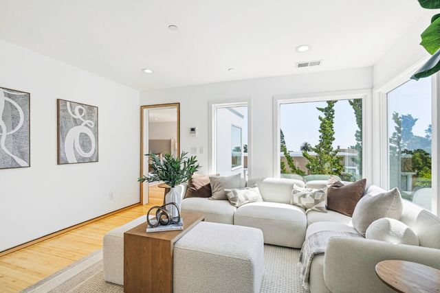 2912 Hillside Drive, Burlingame, CA 94010