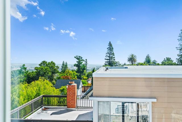 2912 Hillside Drive, Burlingame, CA 94010