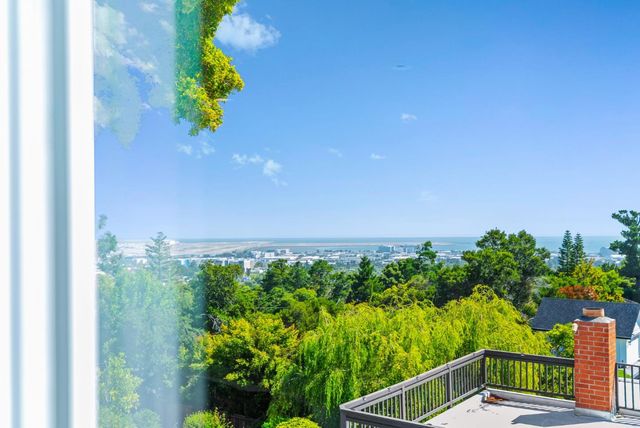 2912 Hillside Drive, Burlingame, CA 94010