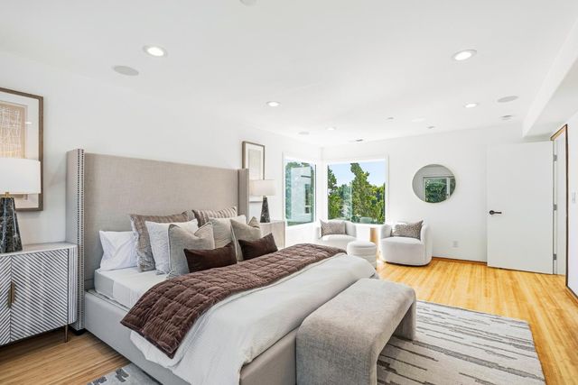 2912 Hillside Drive, Burlingame, CA 94010