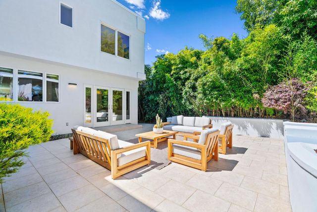 2912 Hillside Drive, Burlingame, CA 94010
