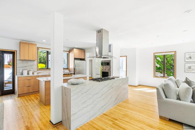 2912 Hillside Drive, Burlingame, CA 94010