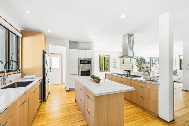 2912 Hillside Drive, Burlingame, CA 94010