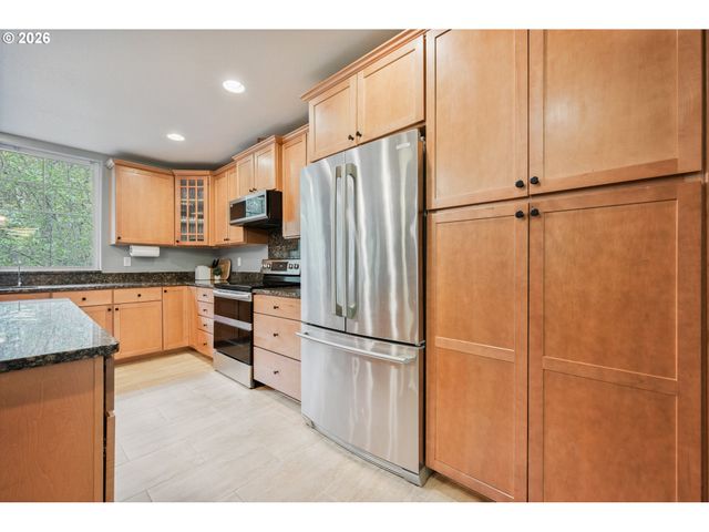 148 W CANYON VIEW Dr, Longview, WA 98632