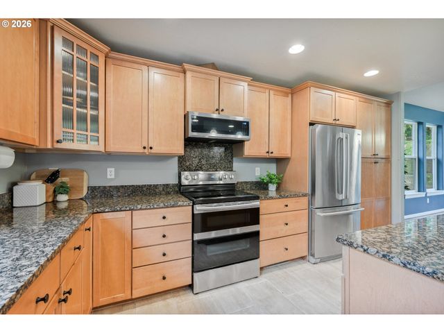 148 W CANYON VIEW Dr, Longview, WA 98632
