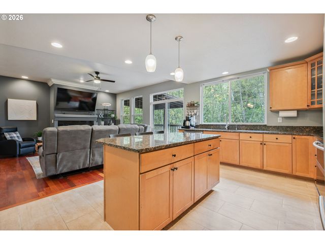 148 W CANYON VIEW Dr, Longview, WA 98632