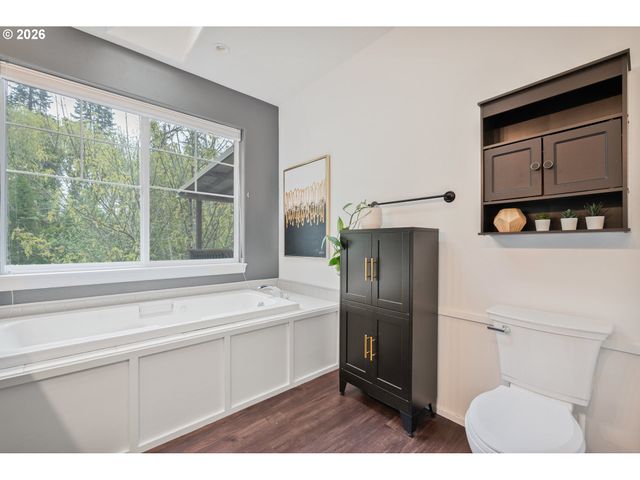 148 W CANYON VIEW Dr, Longview, WA 98632