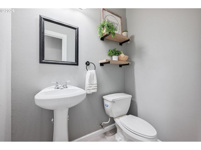 148 W CANYON VIEW Dr, Longview, WA 98632