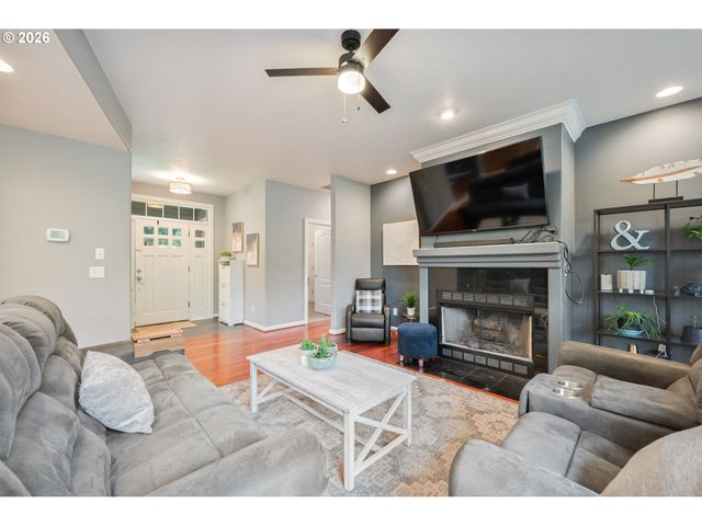 148 W CANYON VIEW Dr, Longview, WA 98632