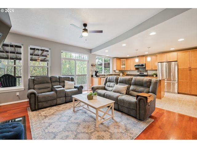 148 W CANYON VIEW Dr, Longview, WA 98632