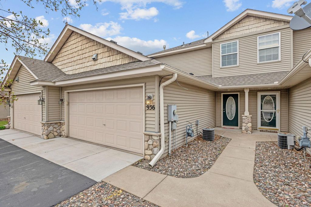 936 Golden Way NW, Isanti, MN 55040 — photo 2