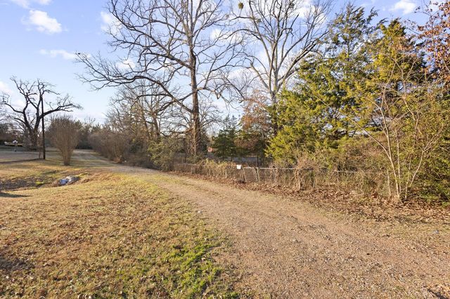 233 Haning Drive, Paris, TX 75462