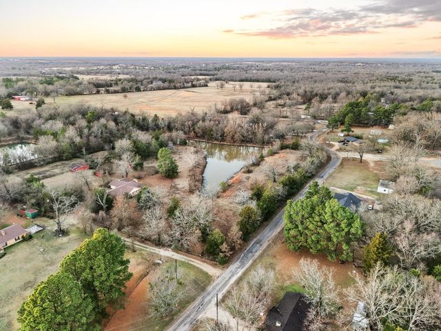 233 Haning Drive, Paris, TX 75462