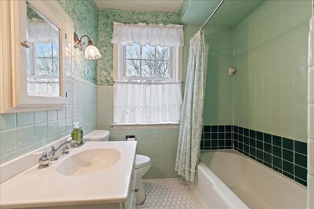 1314 Bunker Avenue, Flossmoor, IL 60422