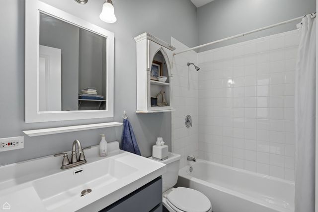 1933 W Potomac Avenue, Chicago, IL 60622
