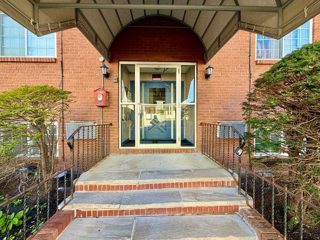 21 Central Ave 10, Everett, MA 02149