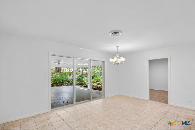 104 Warwick Glen Street, Victoria, TX 77904