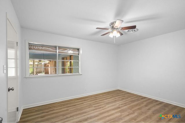 104 Warwick Glen Street, Victoria, TX 77904