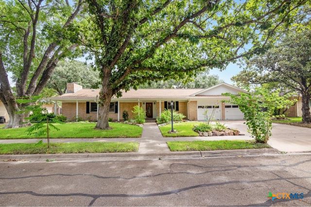 104 Warwick Glen Street, Victoria, TX 77904