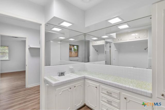 104 Warwick Glen Street, Victoria, TX 77904