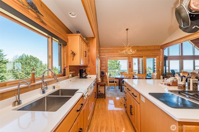 279 Ocean View Dr, Port Angeles, WA 98362