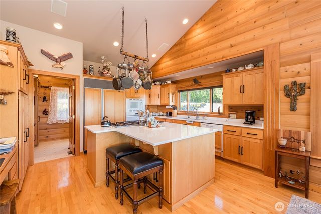 279 Ocean View Dr, Port Angeles, WA 98362