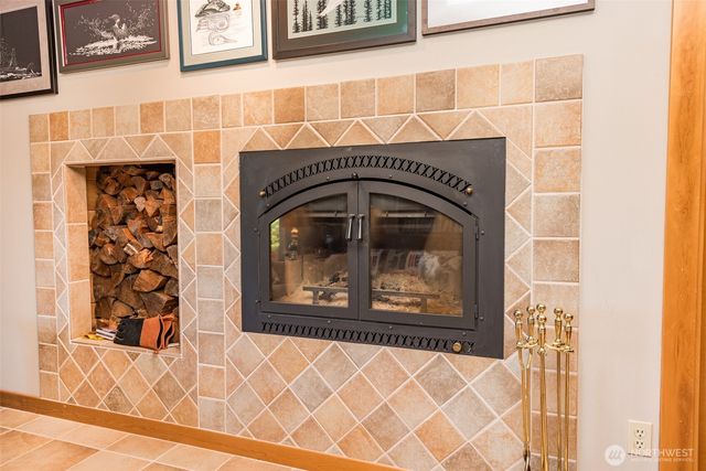 279 Ocean View Dr, Port Angeles, WA 98362