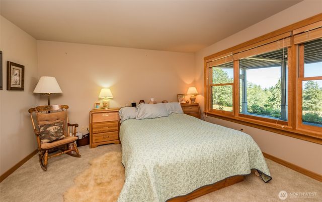 279 Ocean View Dr, Port Angeles, WA 98362