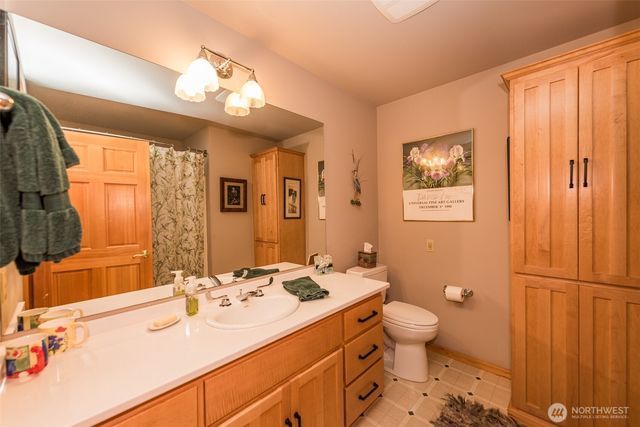 279 Ocean View Dr, Port Angeles, WA 98362