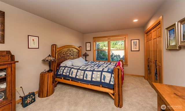 279 Ocean View Dr, Port Angeles, WA 98362