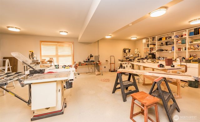 279 Ocean View Dr, Port Angeles, WA 98362