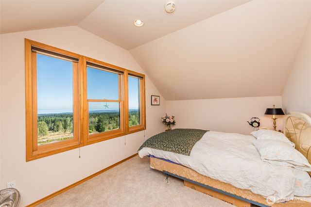 279 Ocean View Dr, Port Angeles, WA 98362