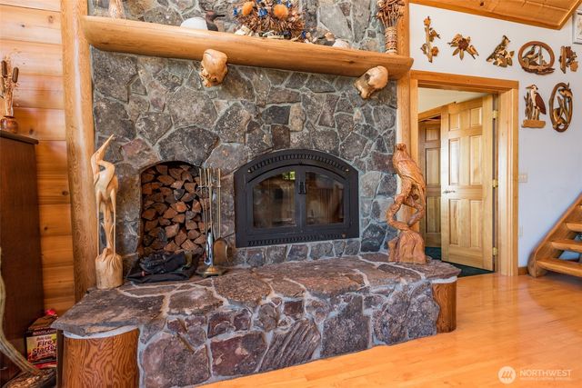 279 Ocean View Dr, Port Angeles, WA 98362