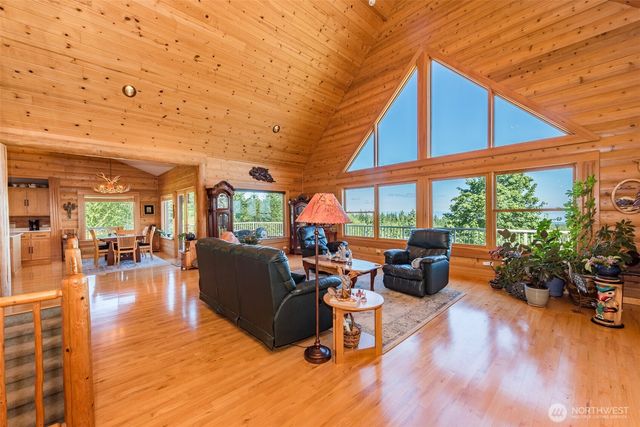 279 Ocean View Dr, Port Angeles, WA 98362