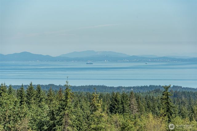 279 Ocean View Dr, Port Angeles, WA 98362