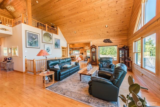 279 Ocean View Dr, Port Angeles, WA 98362